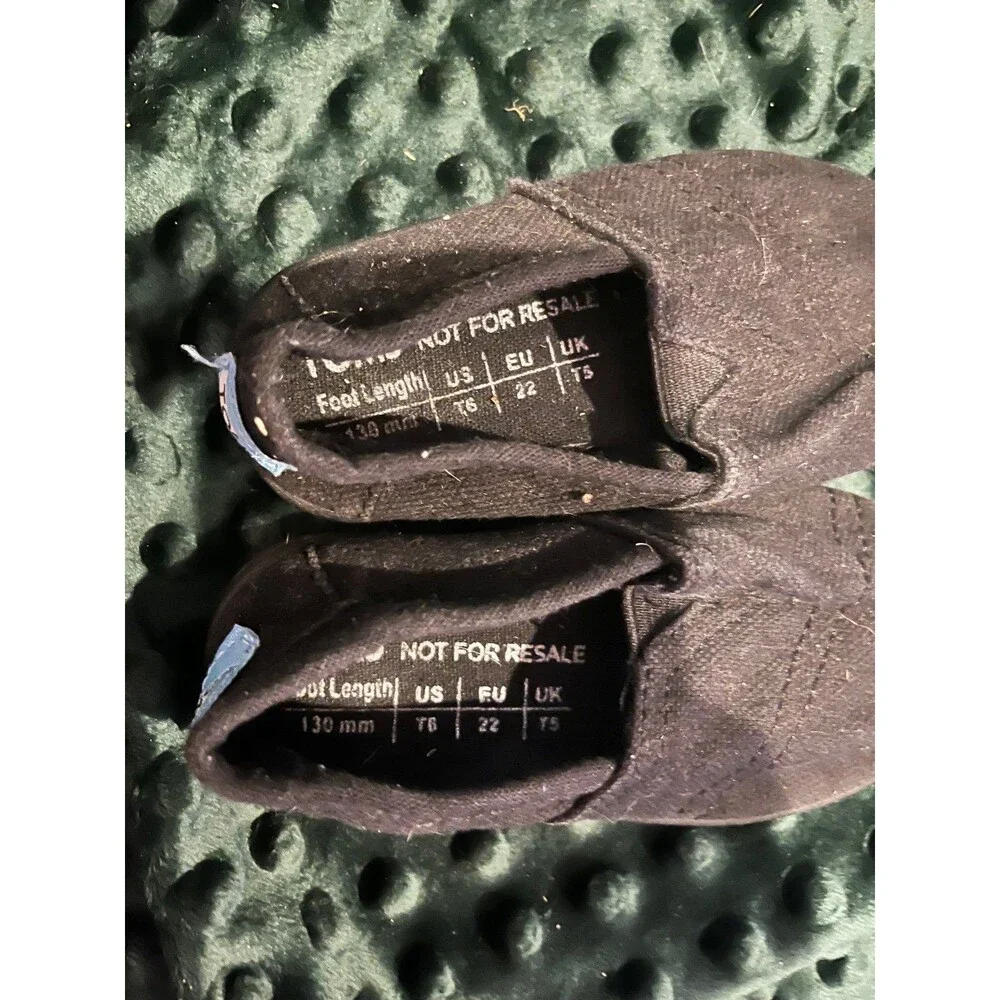 Tom’s toddler little kid size 6 6c solid black shoes sneakers